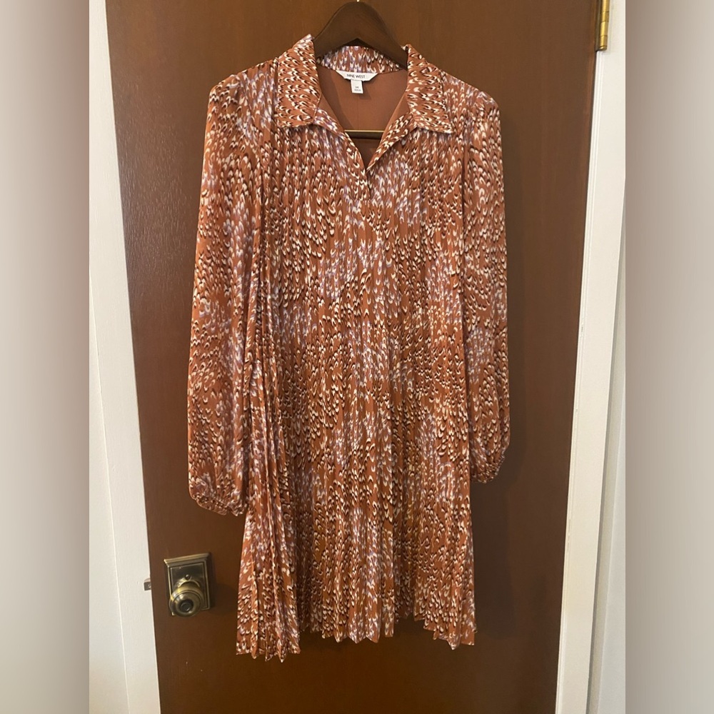 Nine West Dress Pleated Tan with White and Tiny Lavender Flecks Medium